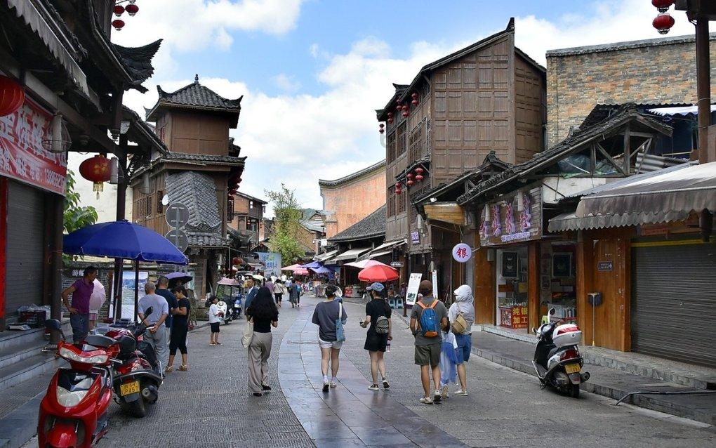 热带水果“安家”雨城 差异化发展销售红火